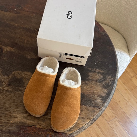 Alo Tan Saddle/Ivory Unisex Men 7 Women 9 Suede Recovery Slippers Clogs Mules - Picture 1 of 3